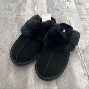 Black Fur-Lined Slippers from Target - Brand Auden size 9